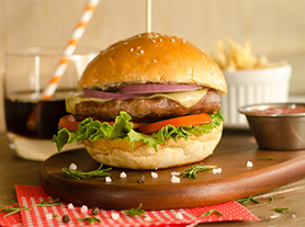 foto de Hamburguesas en una mesa adornada en un evento